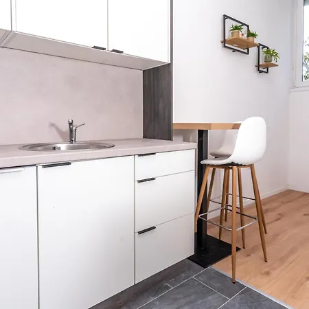 App Mateo - 700m From The Sea Appartamento Pola